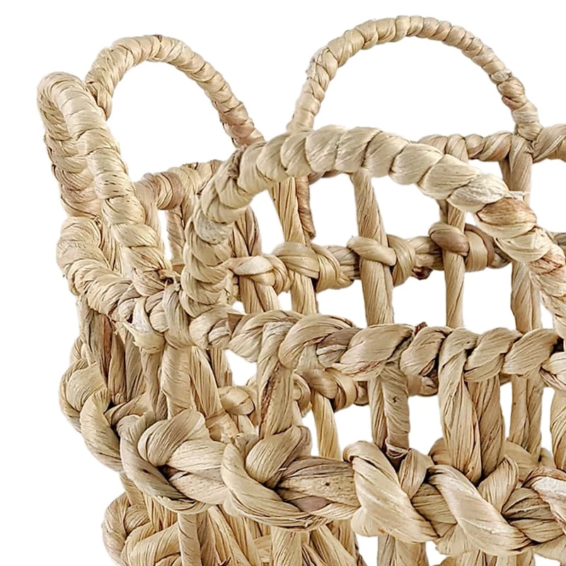 Grace Mitchell Braided Water Hyacinth Basket With Scalloped Edge, Small 2 Grace Mitchell Braided Water Hyacinth Basket With Scalloped Edge, Small - Image 2